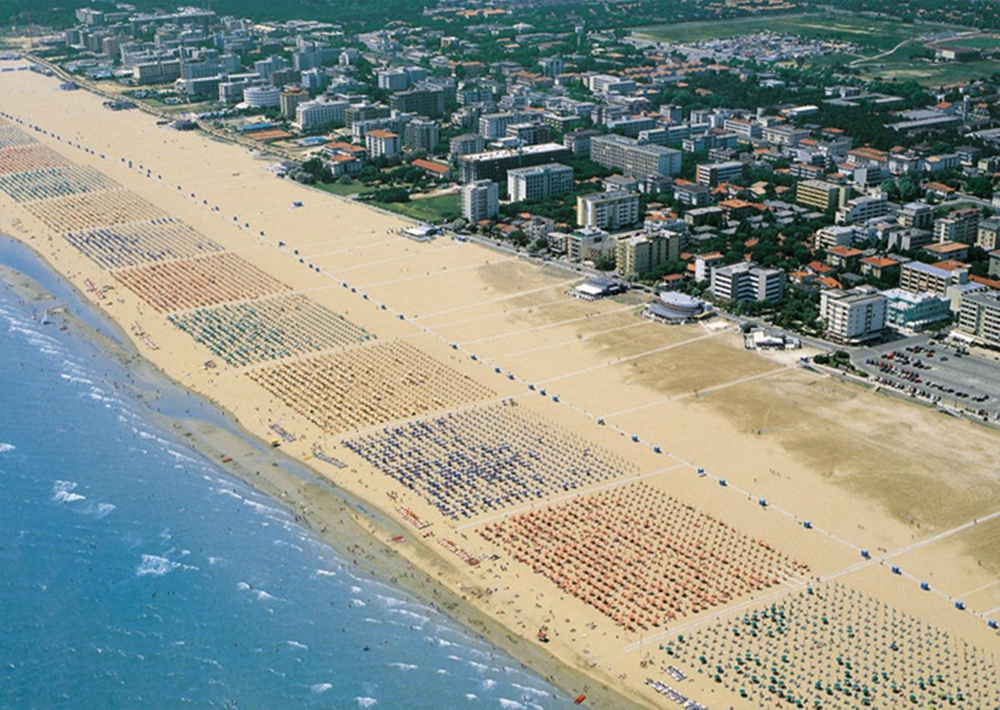 Luminous Apartment With Terrace - Beahost Rentals Bibione Esterno foto